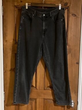 Woman’s Washed Black Jeans “Mom Jeans”
